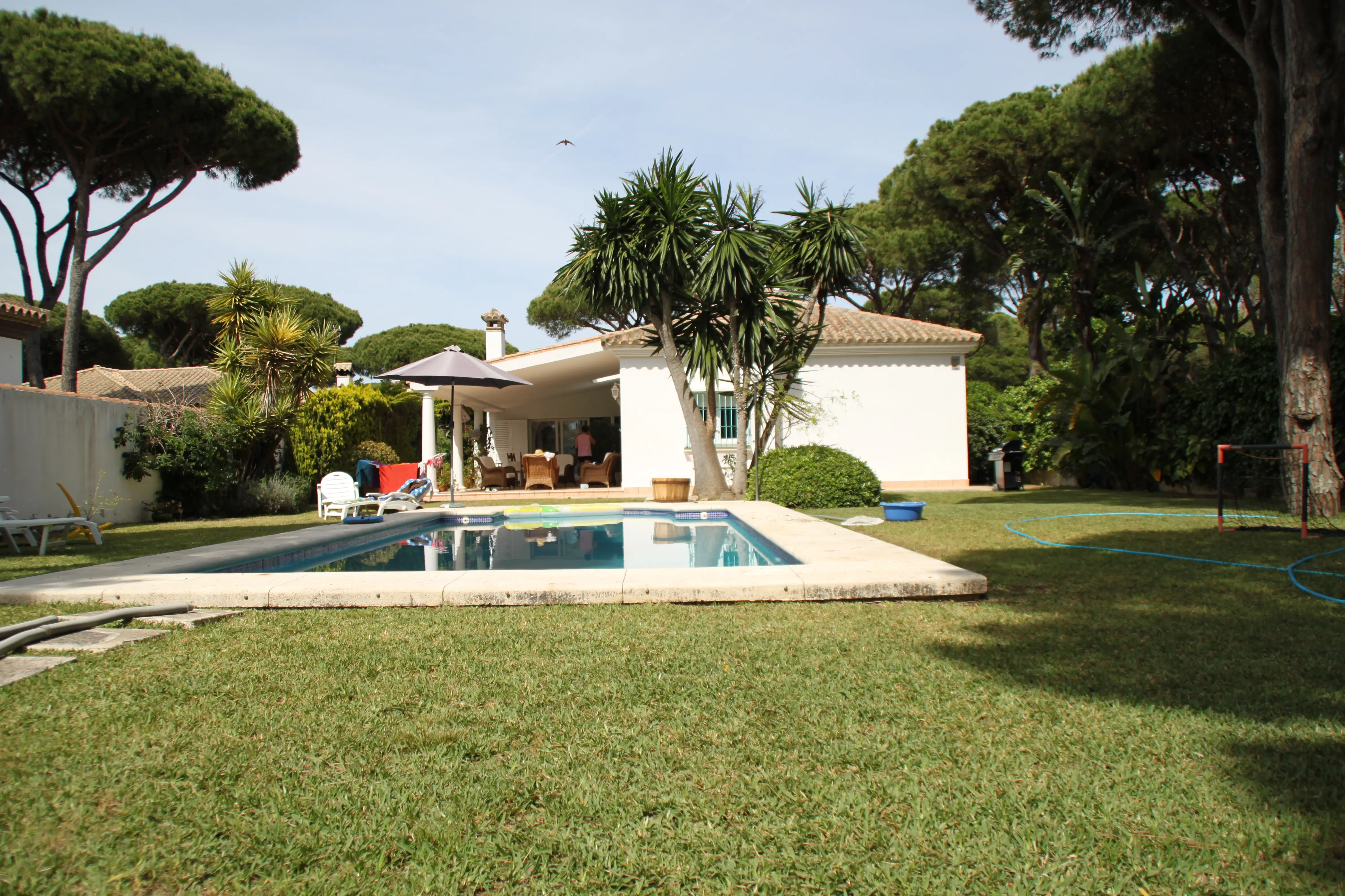 Exterior de la vivienda con piscina privada